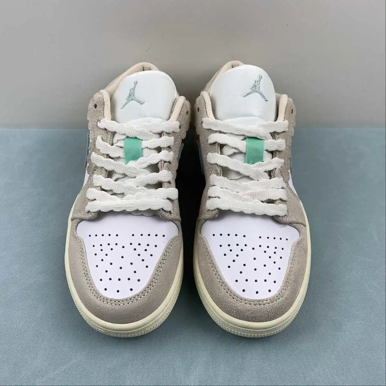 Air Jordan 1 Low DZ5356-800 thumbnail 3