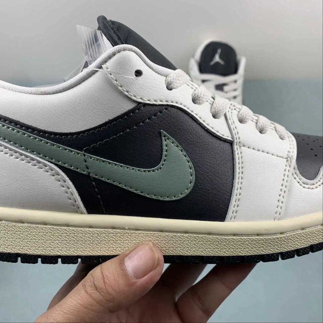 Air Jordan 1 Low DC0774-001 9
