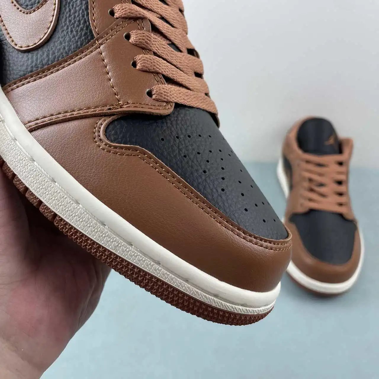 Air Jordan 1 Low DC0774-021 7