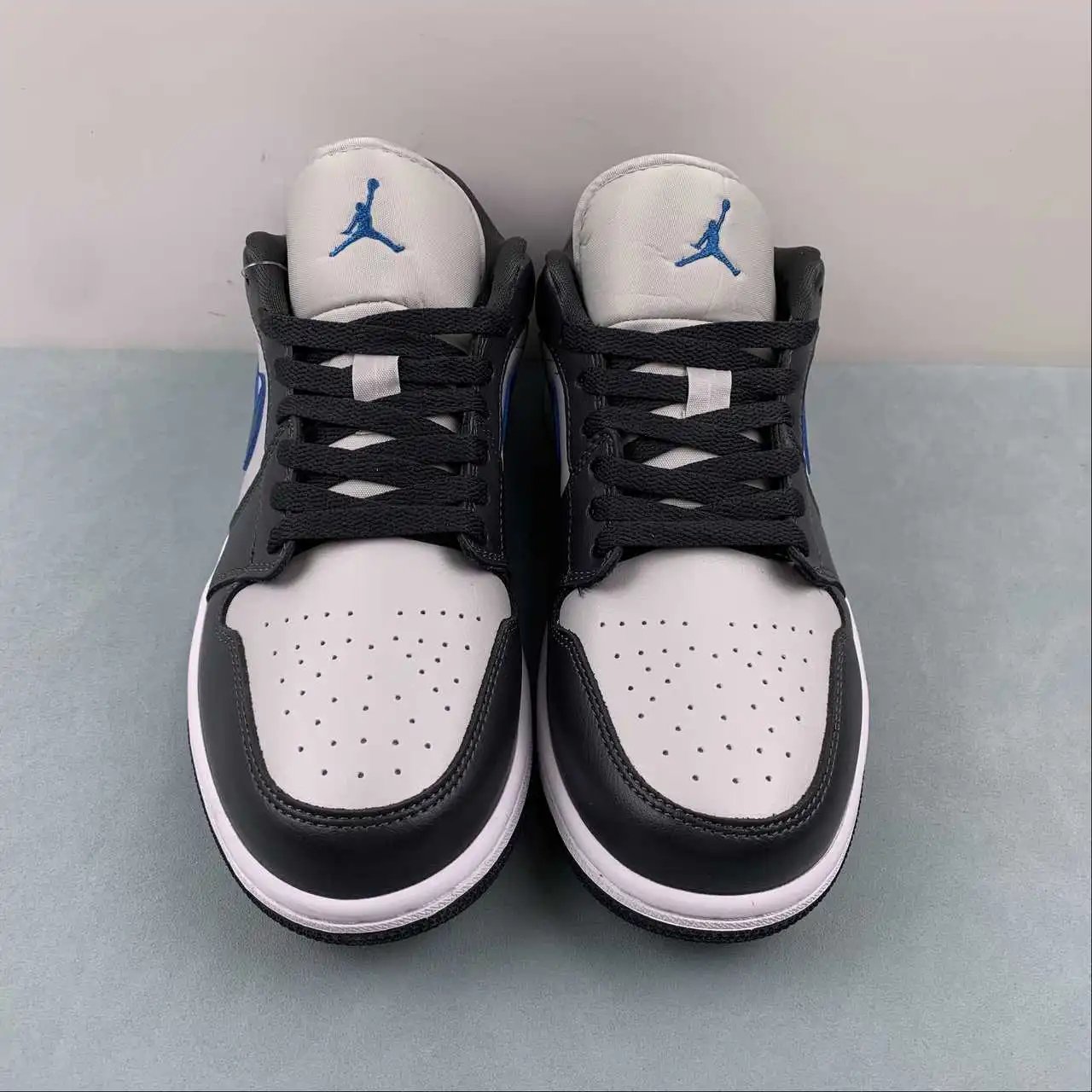 Air Jordan 1 Low DC0774-040 thumbnail 3