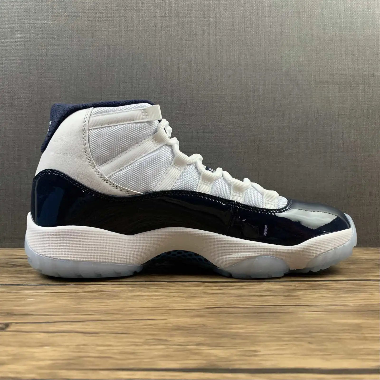 Air Jordan 11 378037-123 5