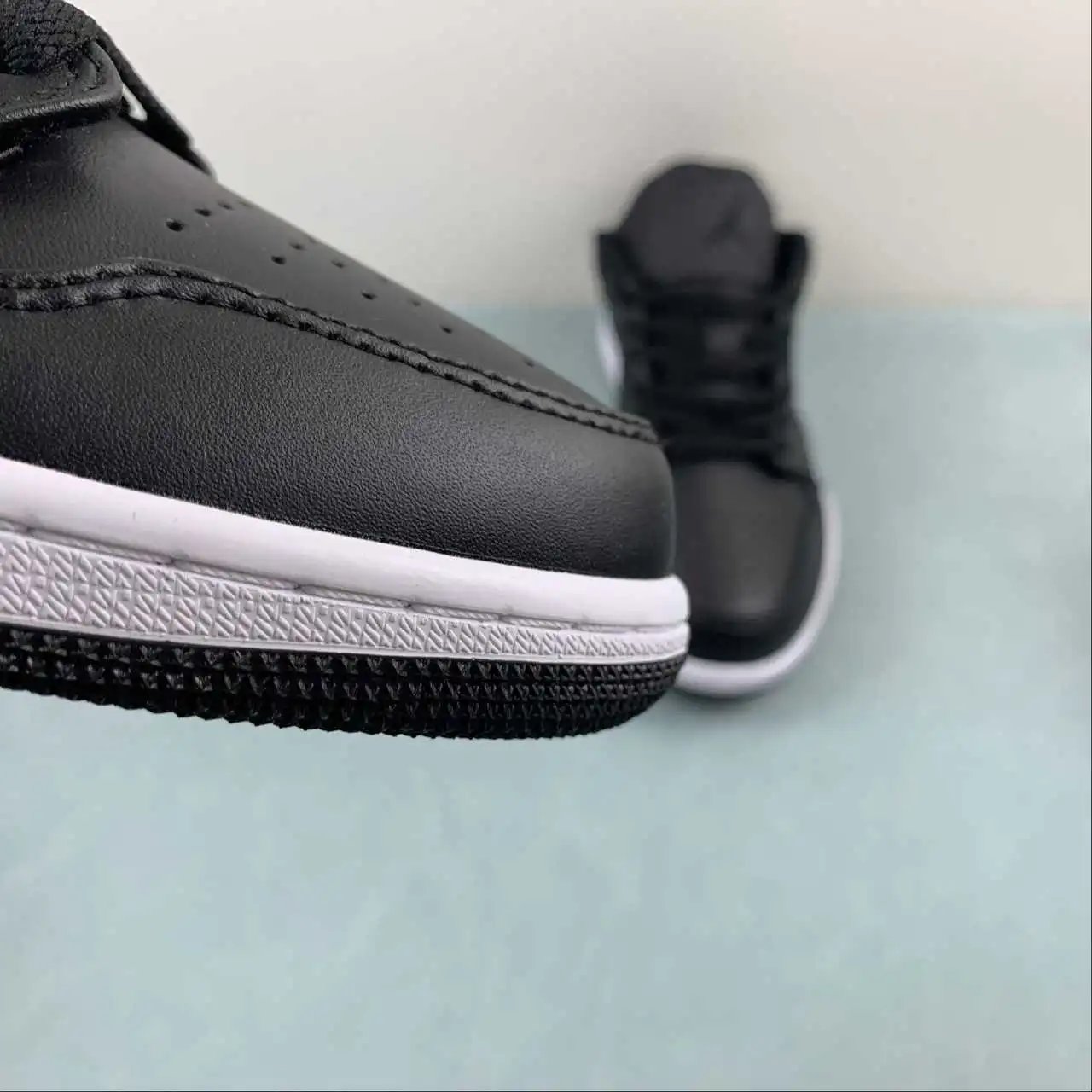 Air Jordan 1 Low FB9907-001 7
