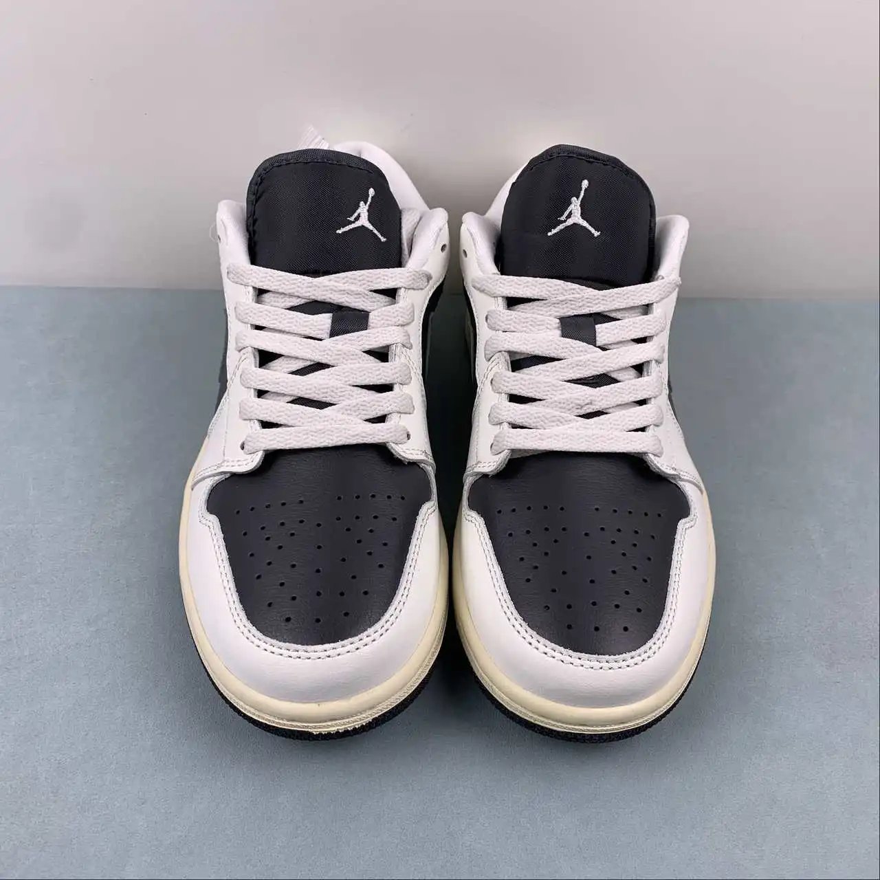 Air Jordan 1 Low DC0774-001 thumbnail 3