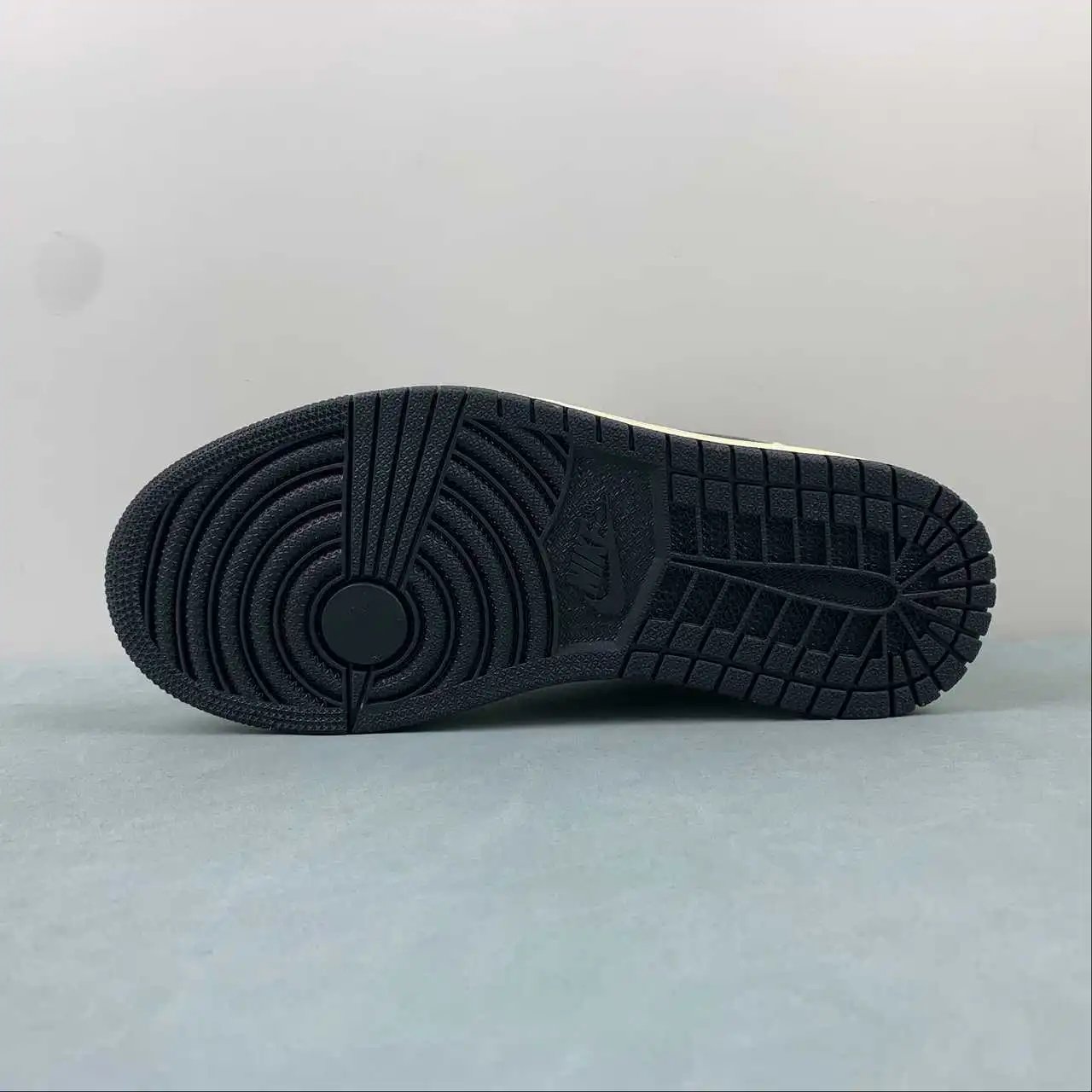 Air Jordan 1 Low DC0774-001 11