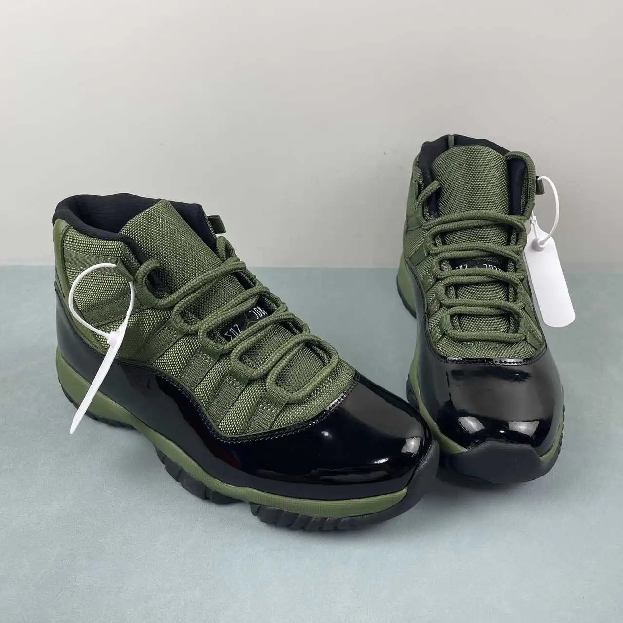 Air Jordan 11 CT8012-300 thumbnail 2