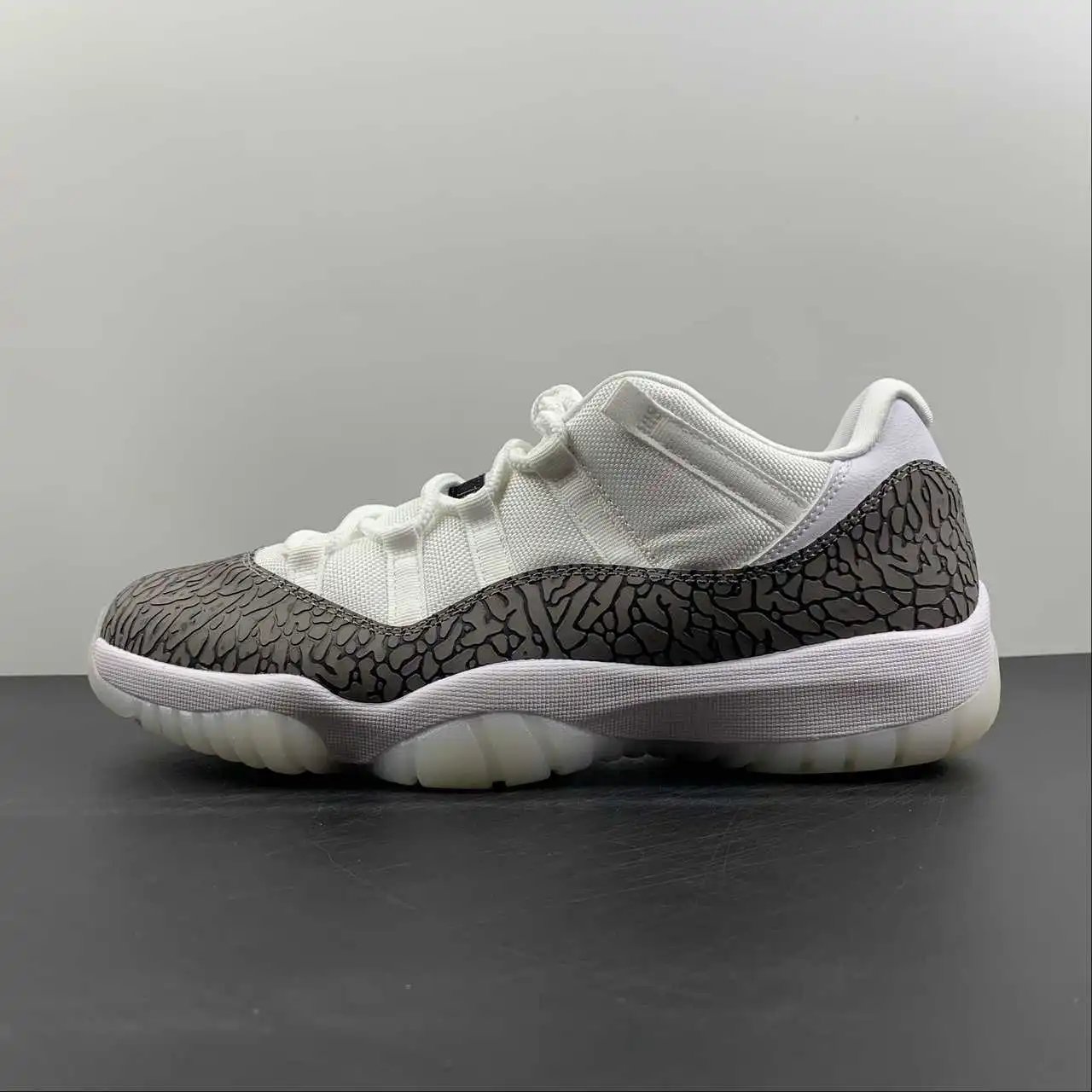 Air Jordan 11 AV2187-140 6