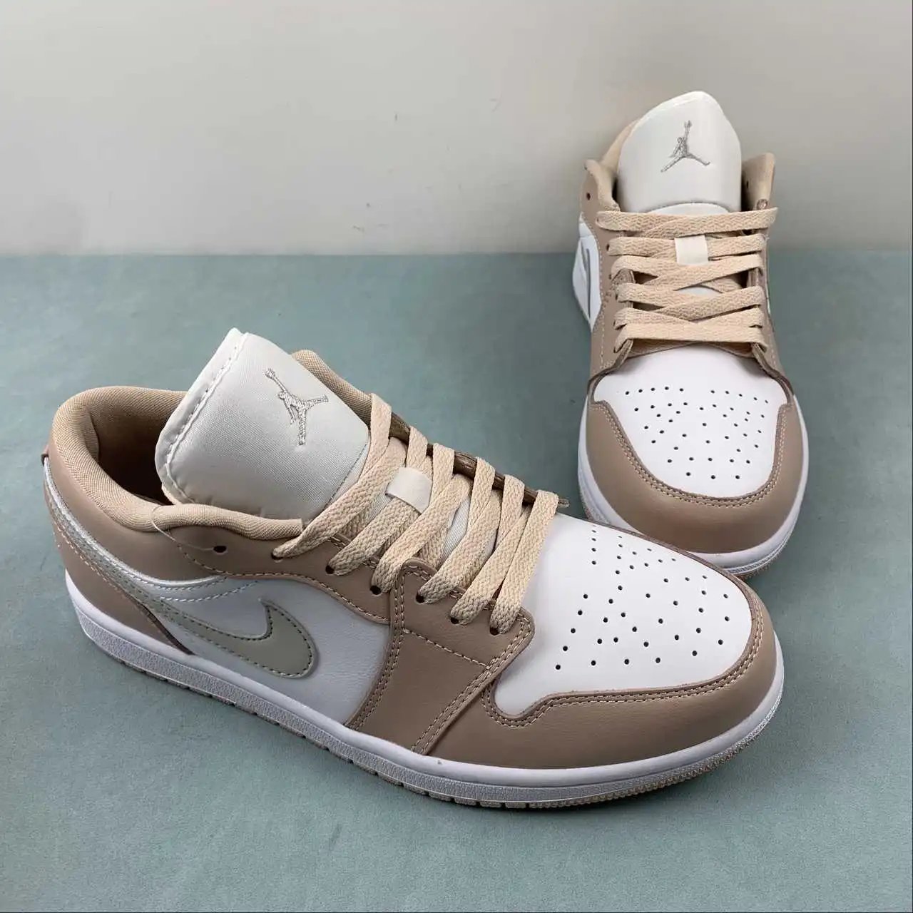 Air Jordan 1 Low DC0774-120 thumbnail 2