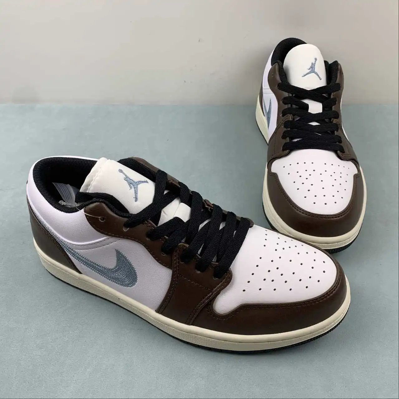 Air Jordan 1 Low FQ7832-142 thumbnail 2
