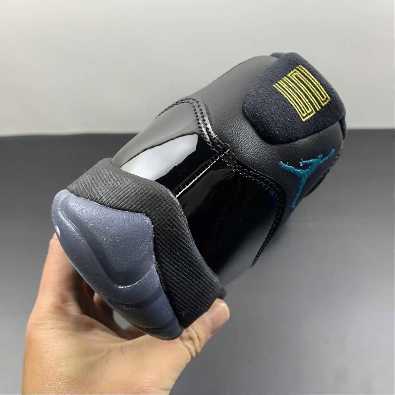 Air Jordan 11 378038-006 9