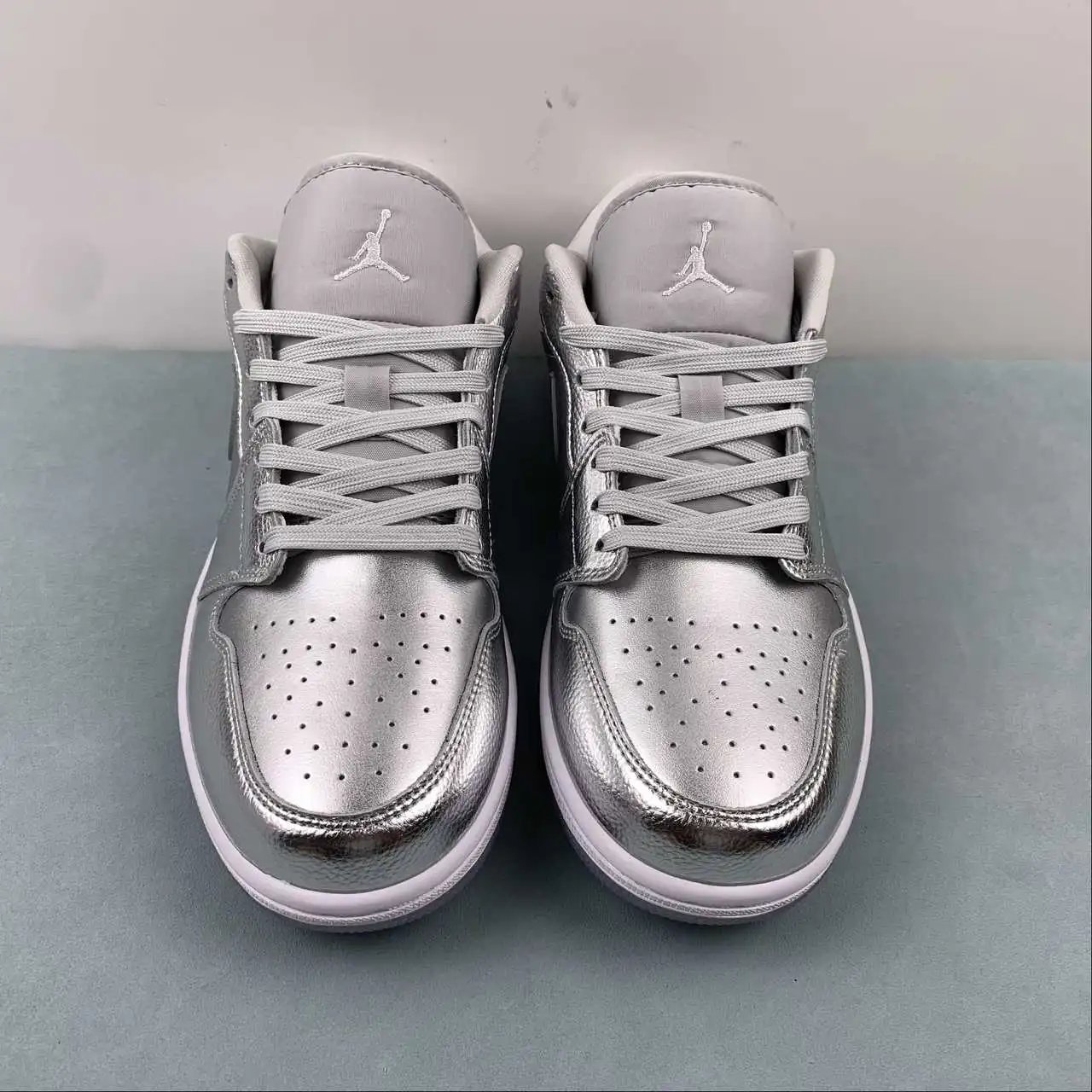 Air Jordan 1 Low FN5030-001 thumbnail 3