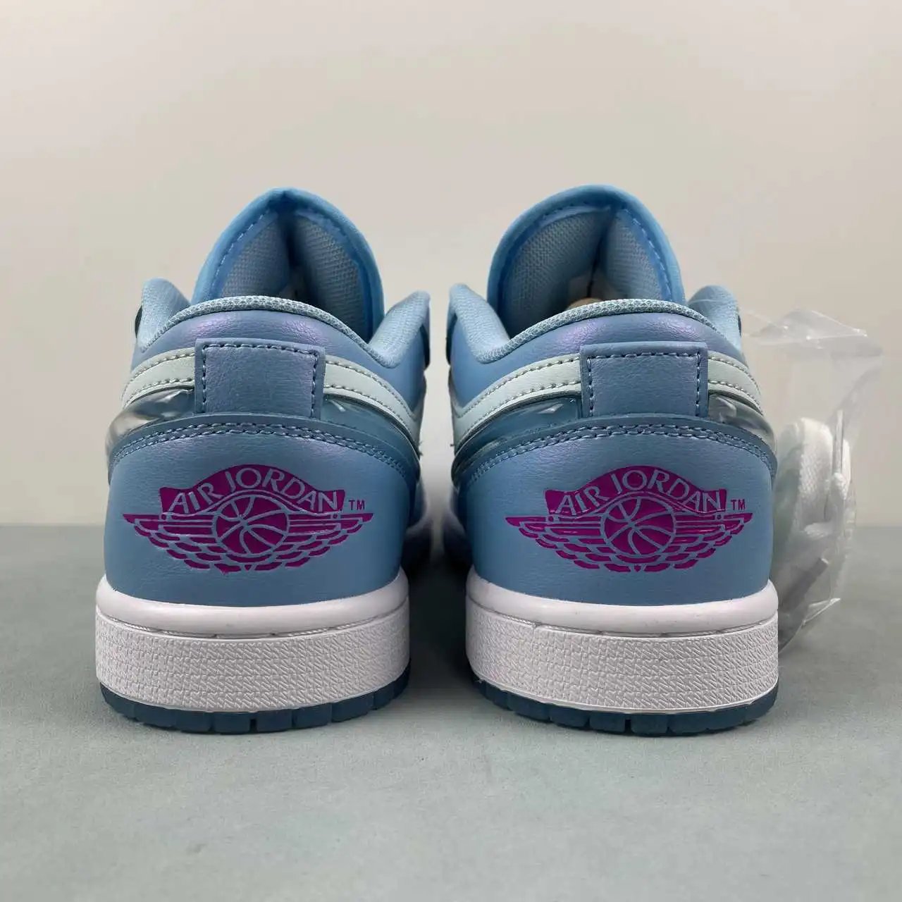 Air Jordan 1 Low FN7366-400 thumbnail 4