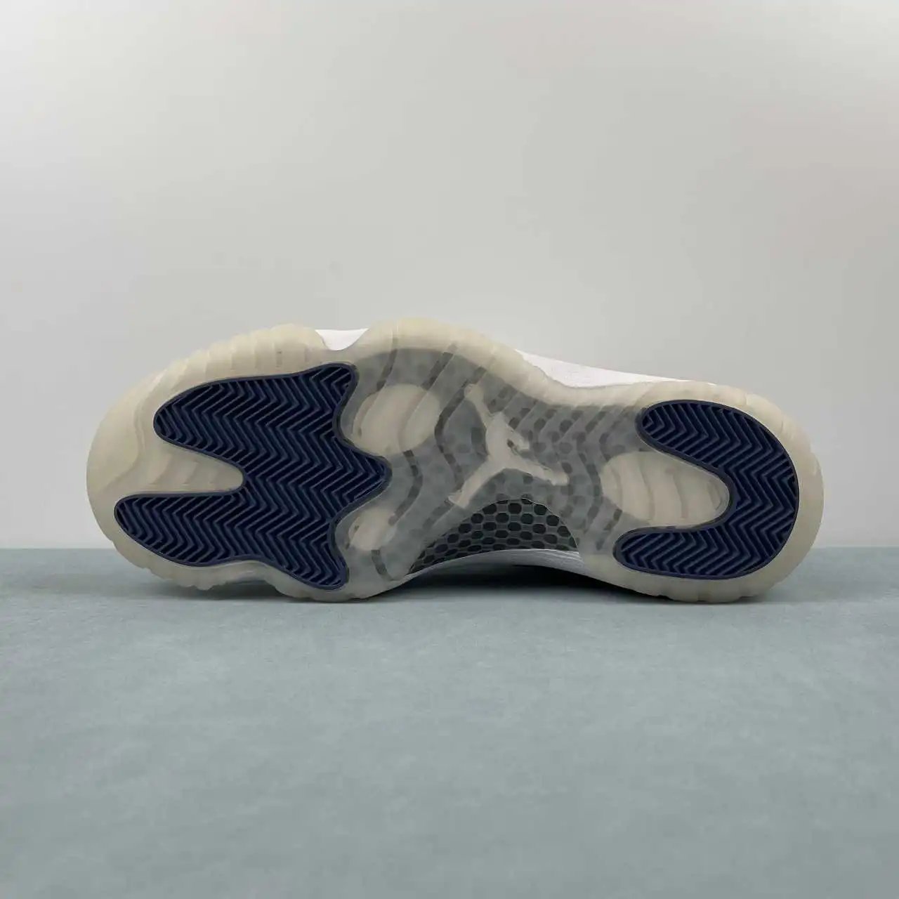 Air Jordan 11 FV5104-104 12