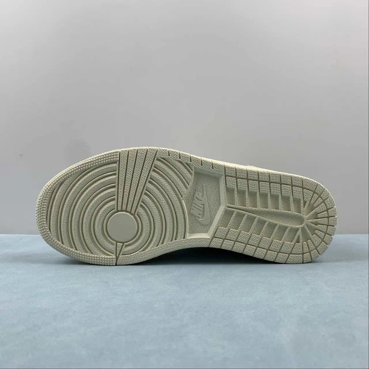 Air Jordan 1 Low DZ5356-800 11