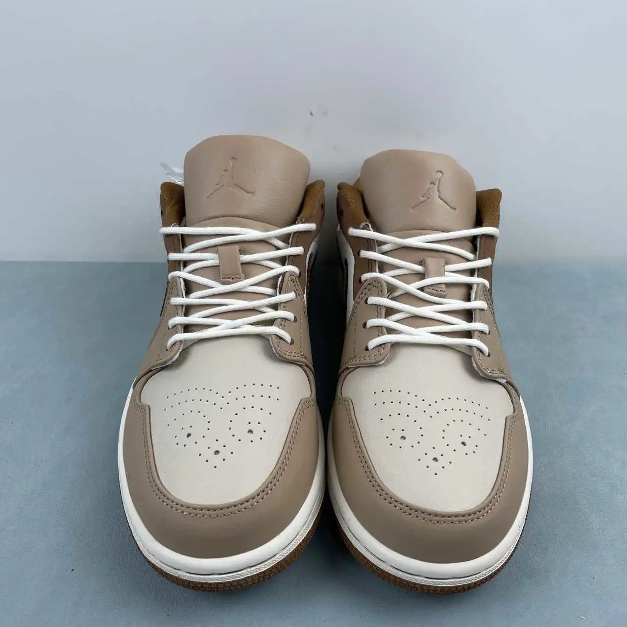 Air Jordan 1 Low HF5753-221 thumbnail 3