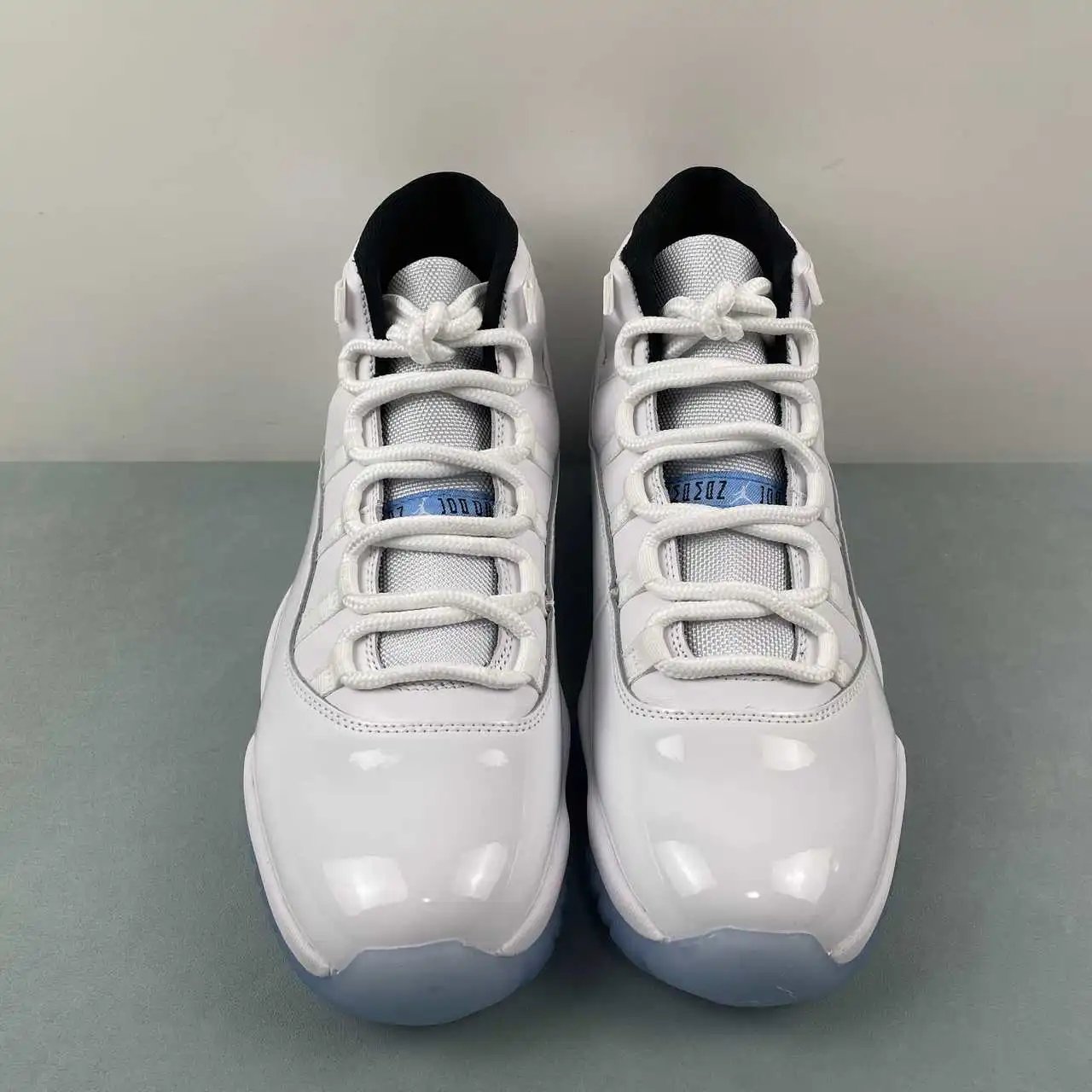 Air Jordan 11 CT8012-104 thumbnail 4