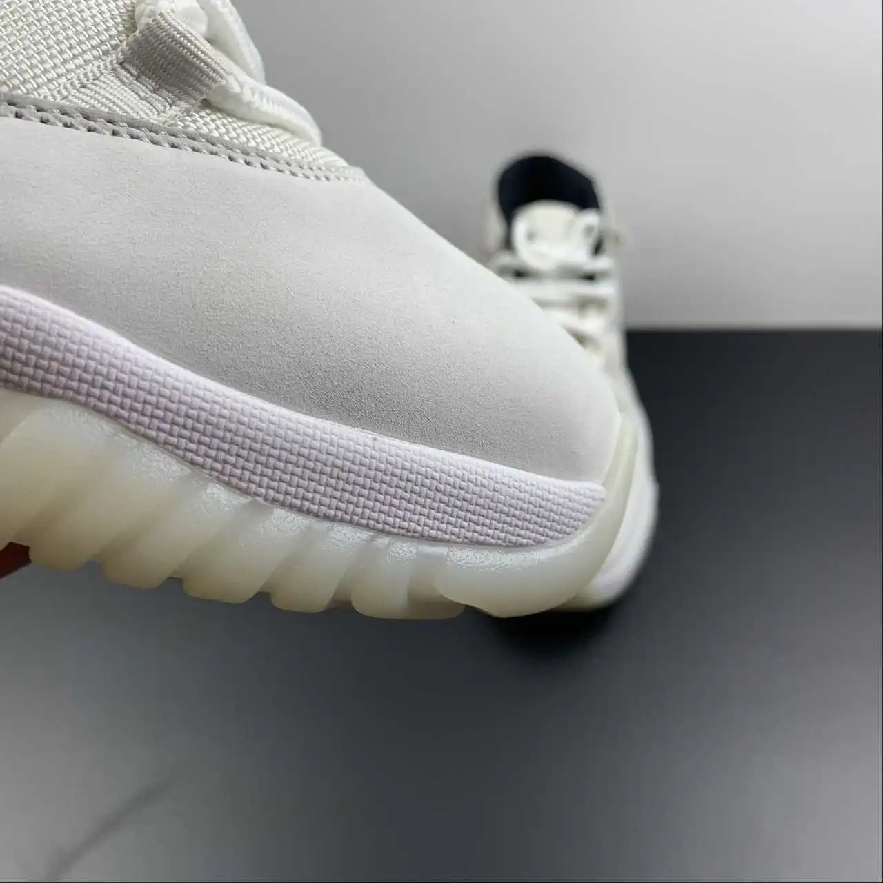 Air Jordan 11 378037-016 7