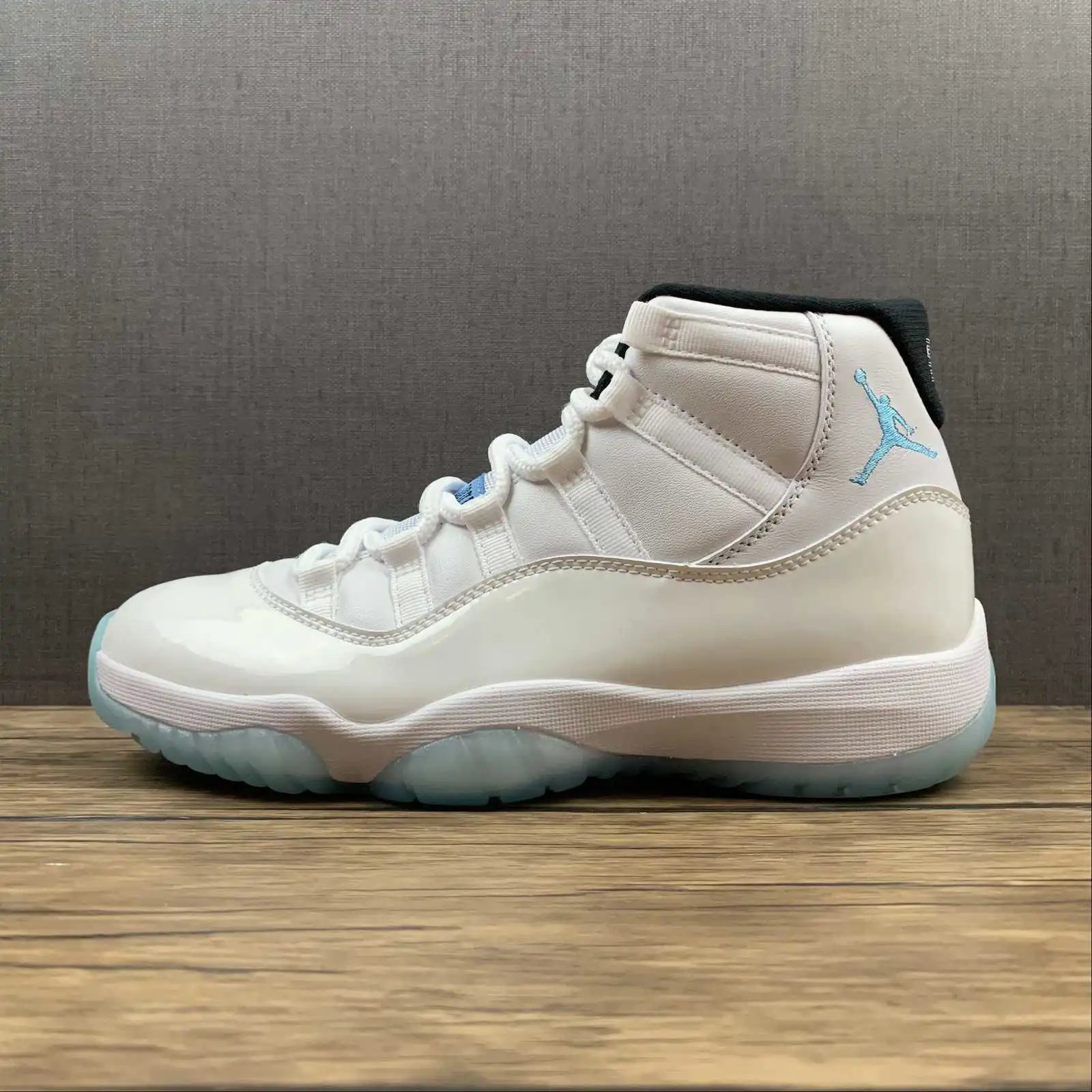 Air Jordan 11 378037-117 6