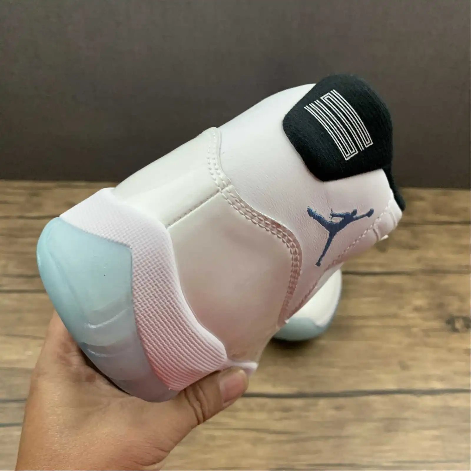 Air Jordan 11 378037-117 10