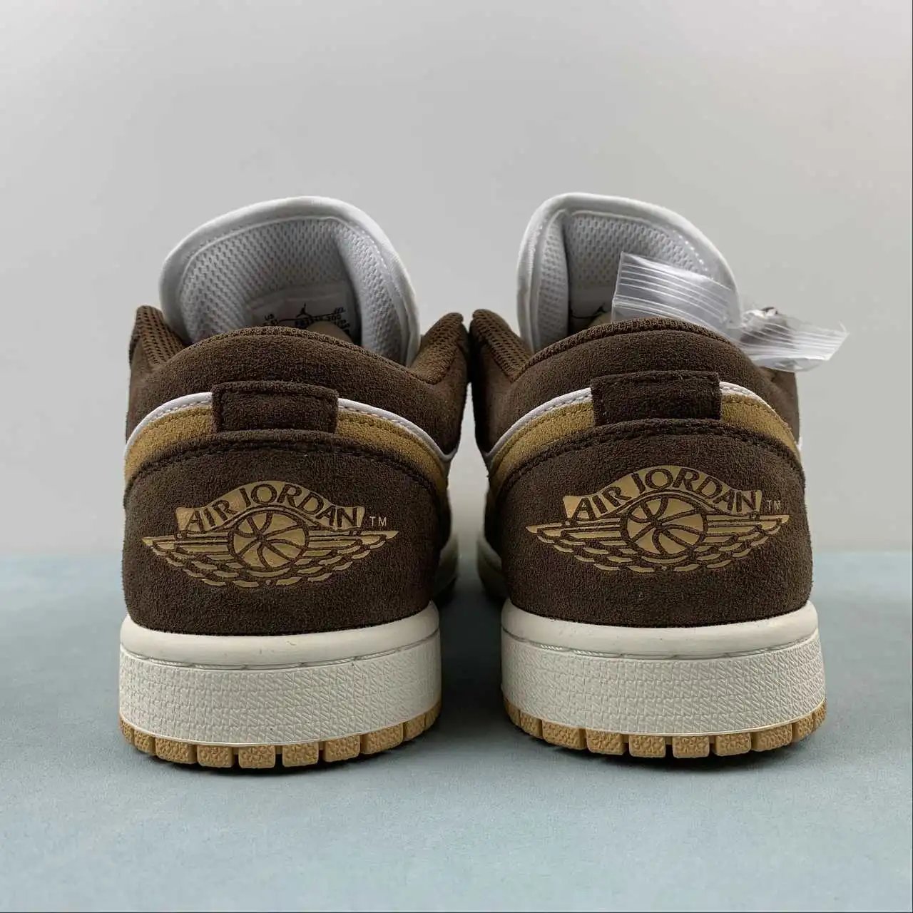 Air Jordan 1 Low FB2216-200 thumbnail 4