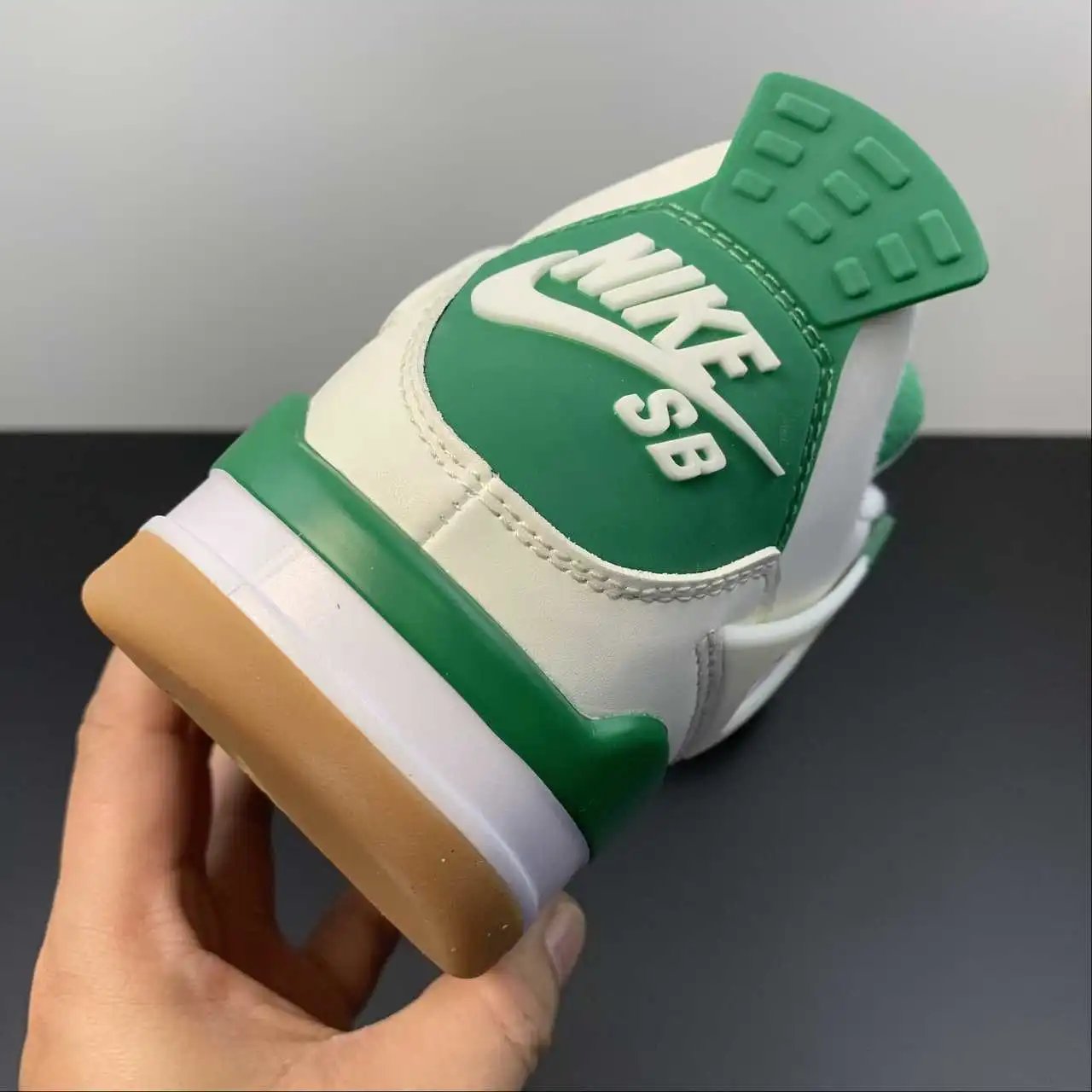 AJ4 × Nike SB DR5415-103 10