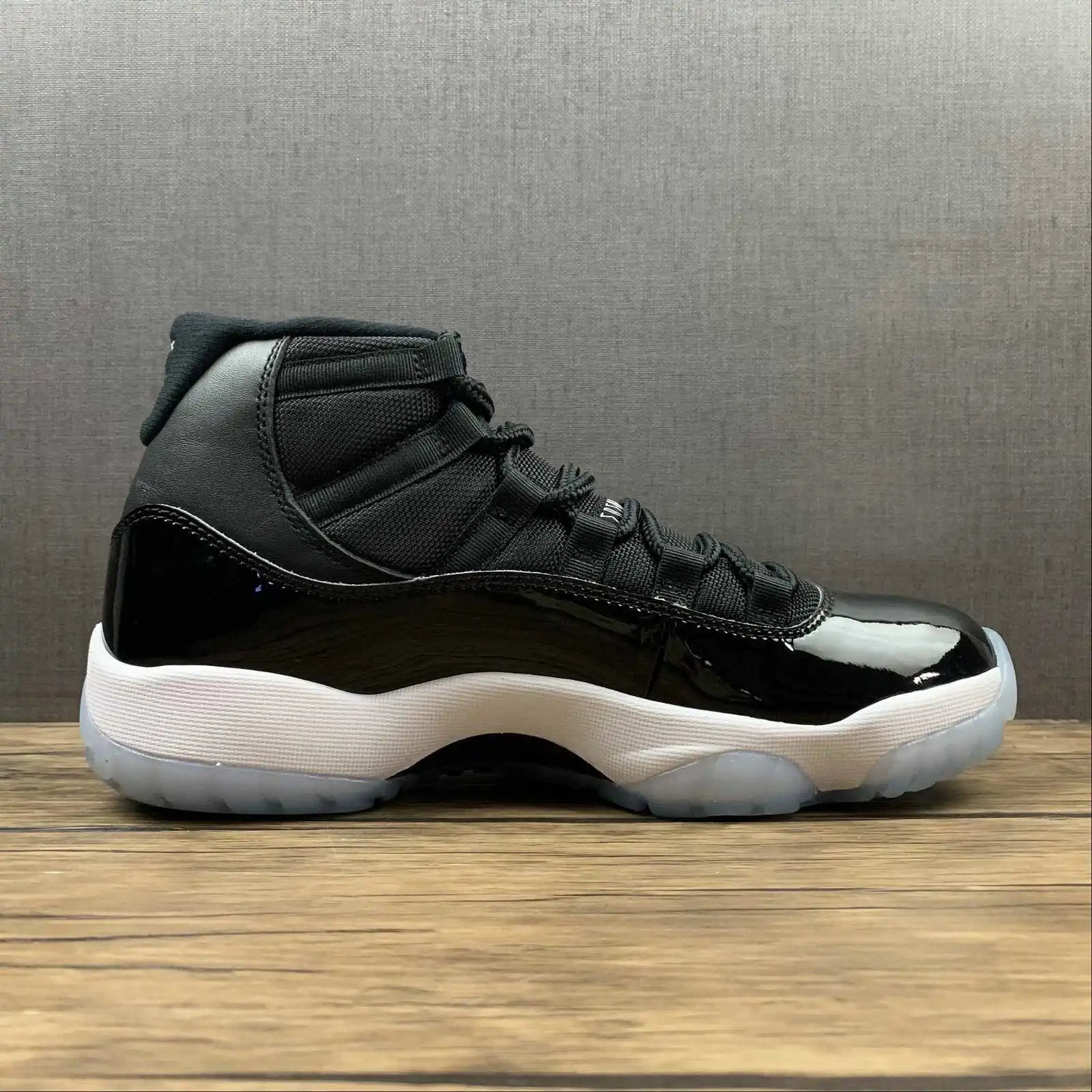 Air Jordan 11 378037-003 5