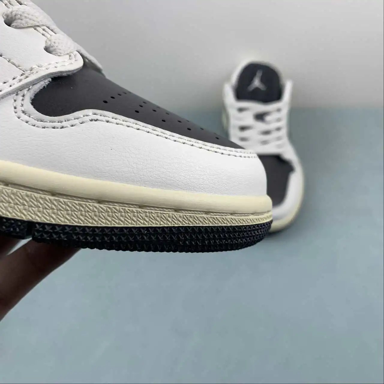 Air Jordan 1 Low DC0774-001 7