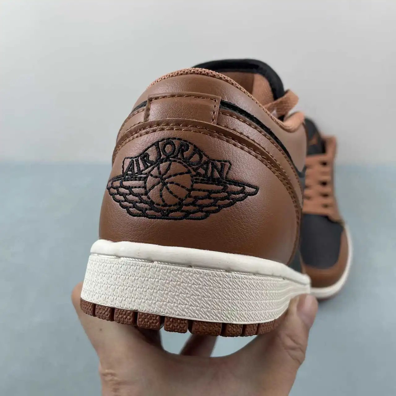 Air Jordan 1 Low DC0774-021 8