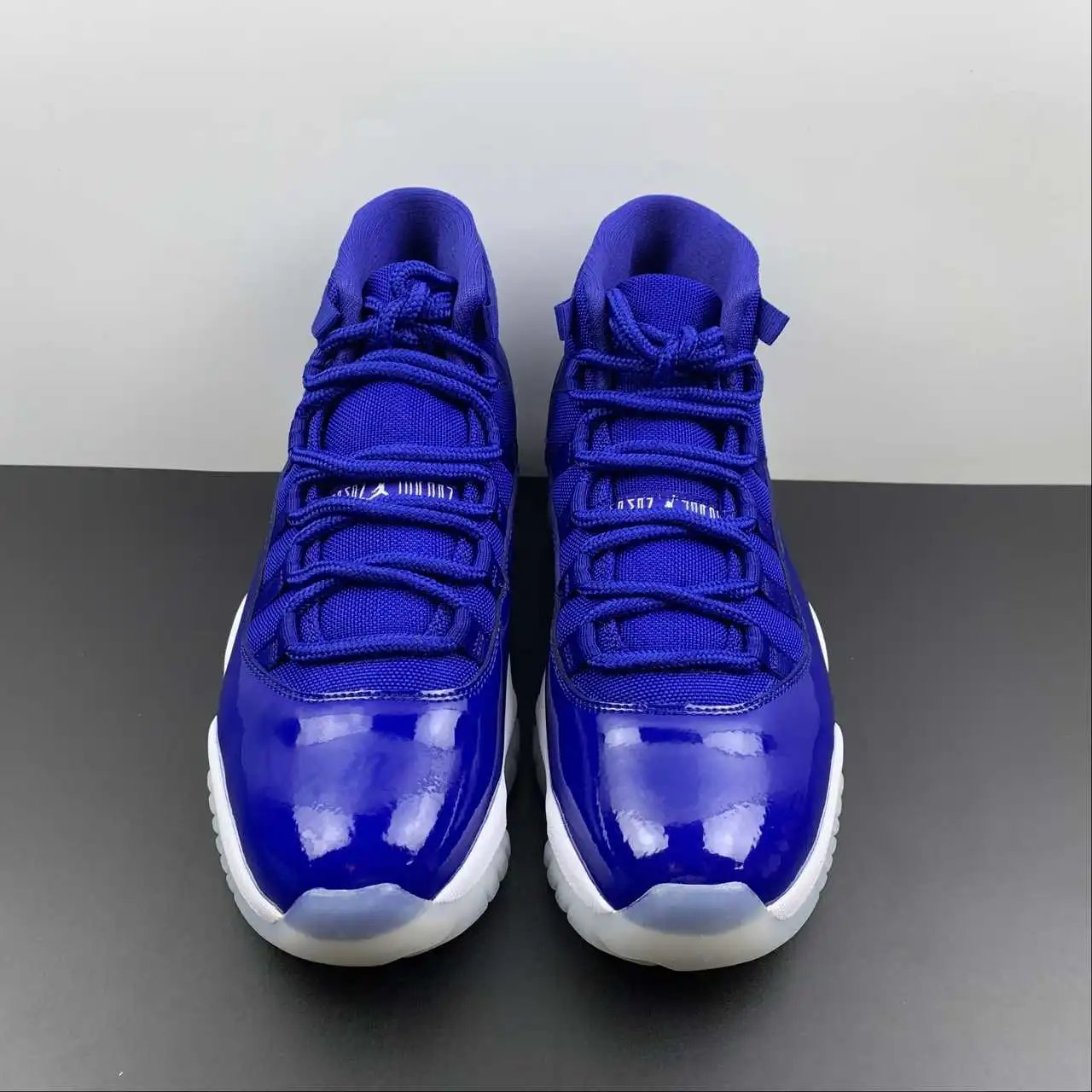 Air Jordan 11 AT7802-115 thumbnail 3