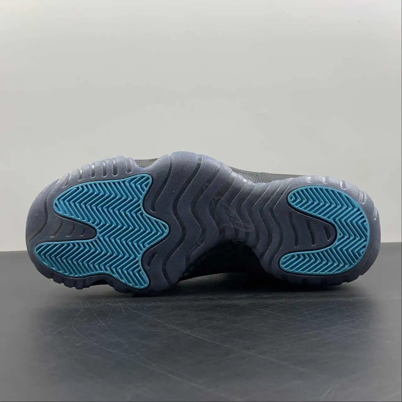 Air Jordan 11 378038-006 12