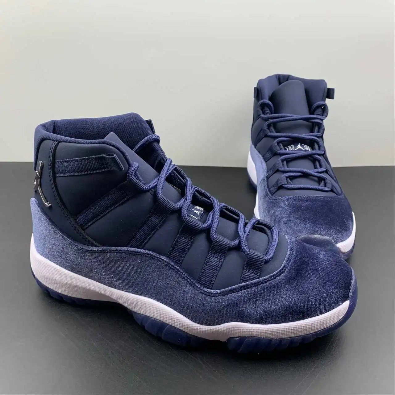 Air Jordan 11 AR0715-441 thumbnail 2