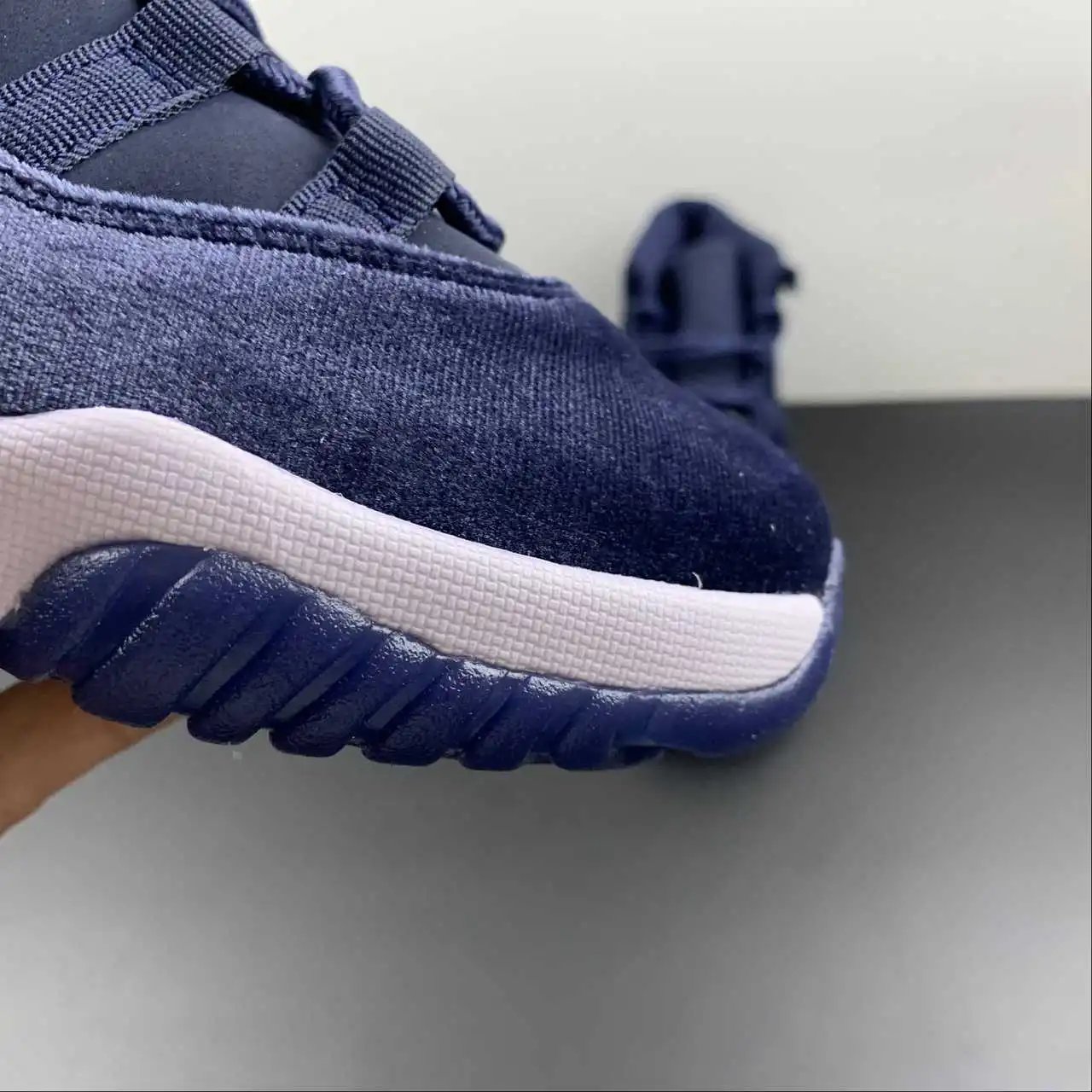 Air Jordan 11 AR0715-441 7