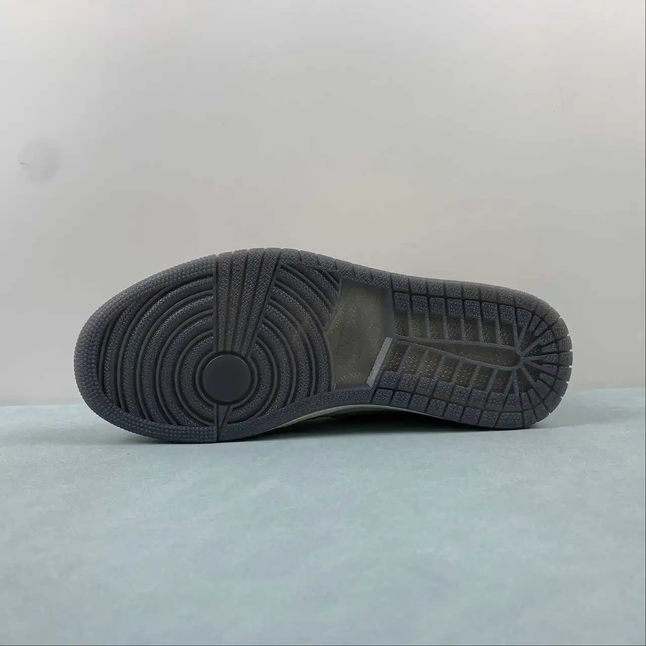 Air Jordan 1 Low FJ5735-100 11