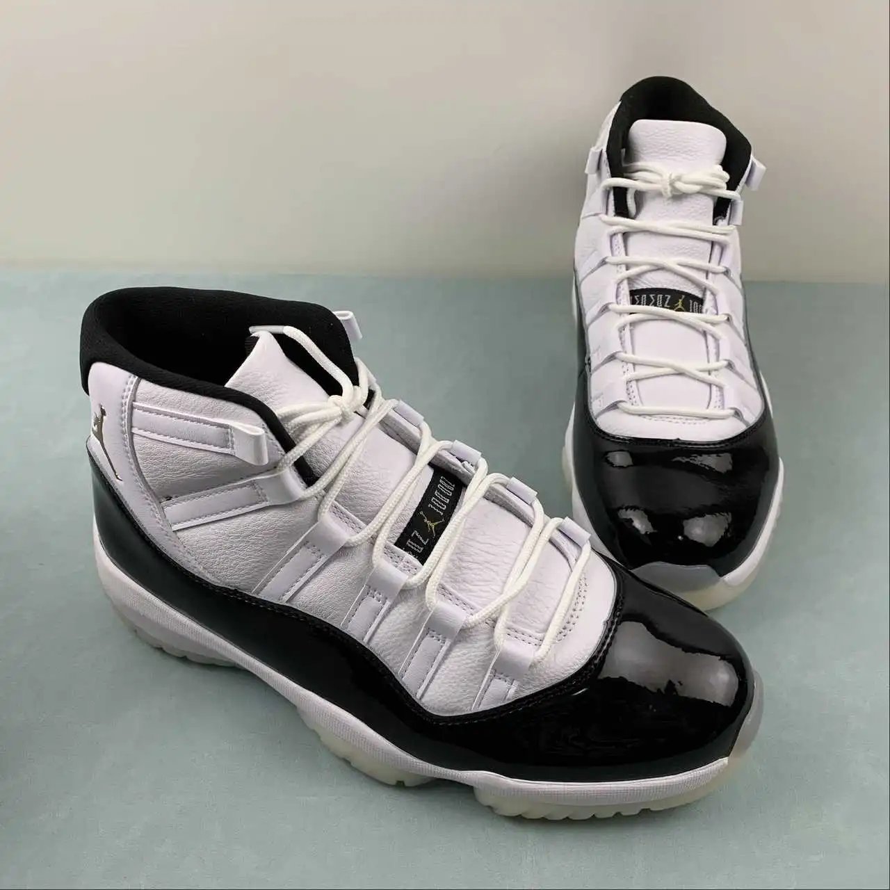 Air Jordan 11 CT8012-170 thumbnail 2