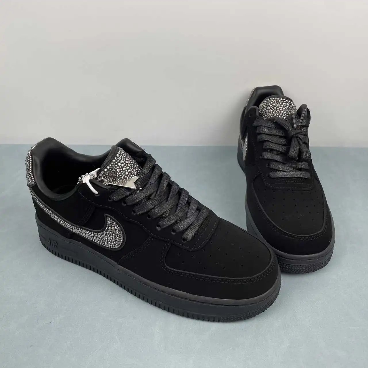 Nike Air Force 1 IH1943-001 thumbnail 2