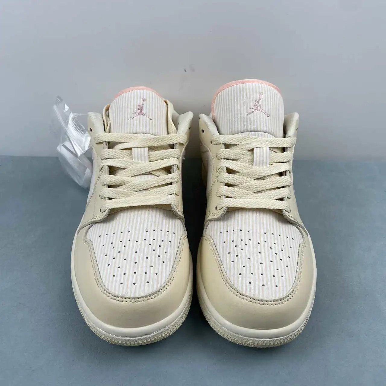 Air Jordan 1 Low FQ1925-100 thumbnail 3