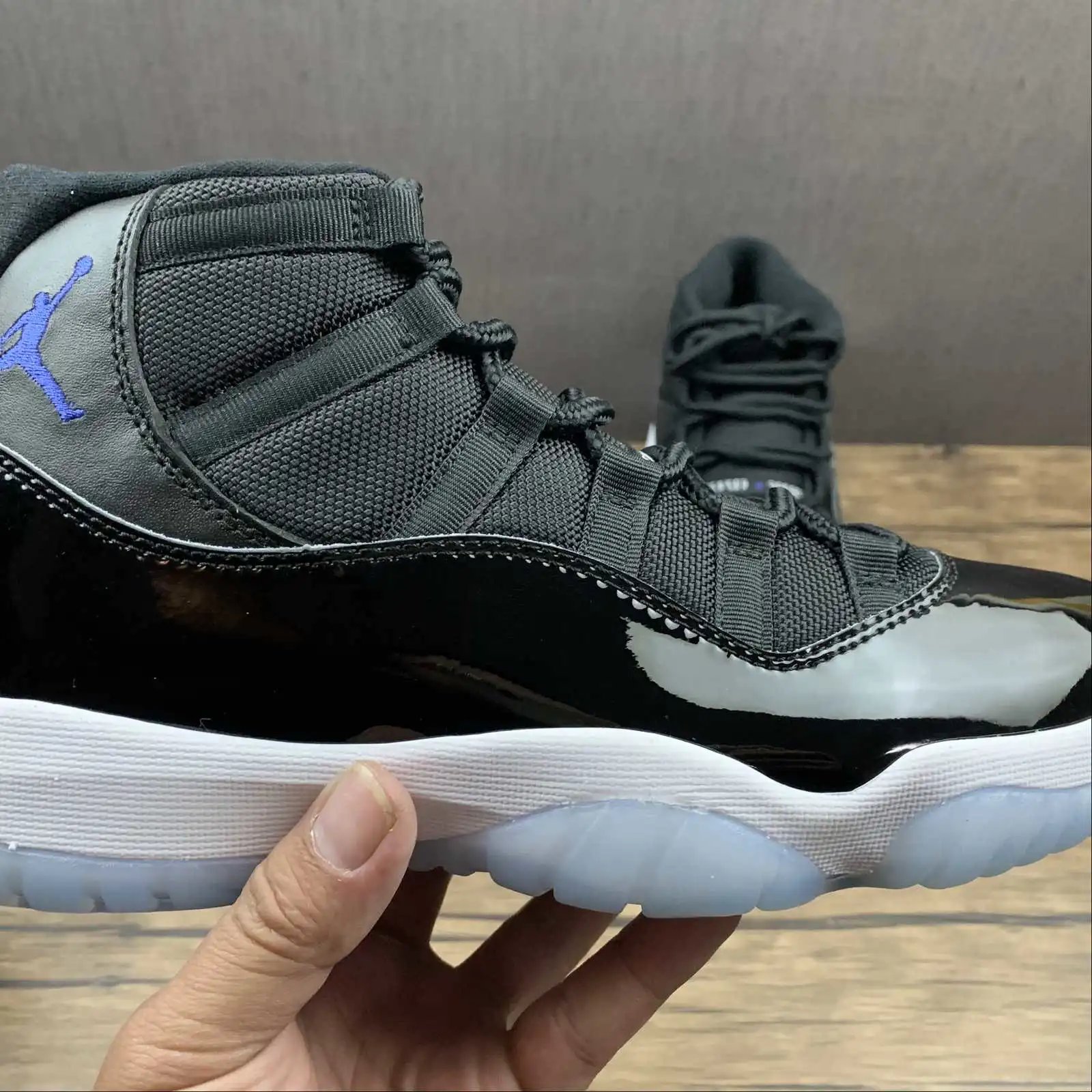Air Jordan 11 378037-003 9