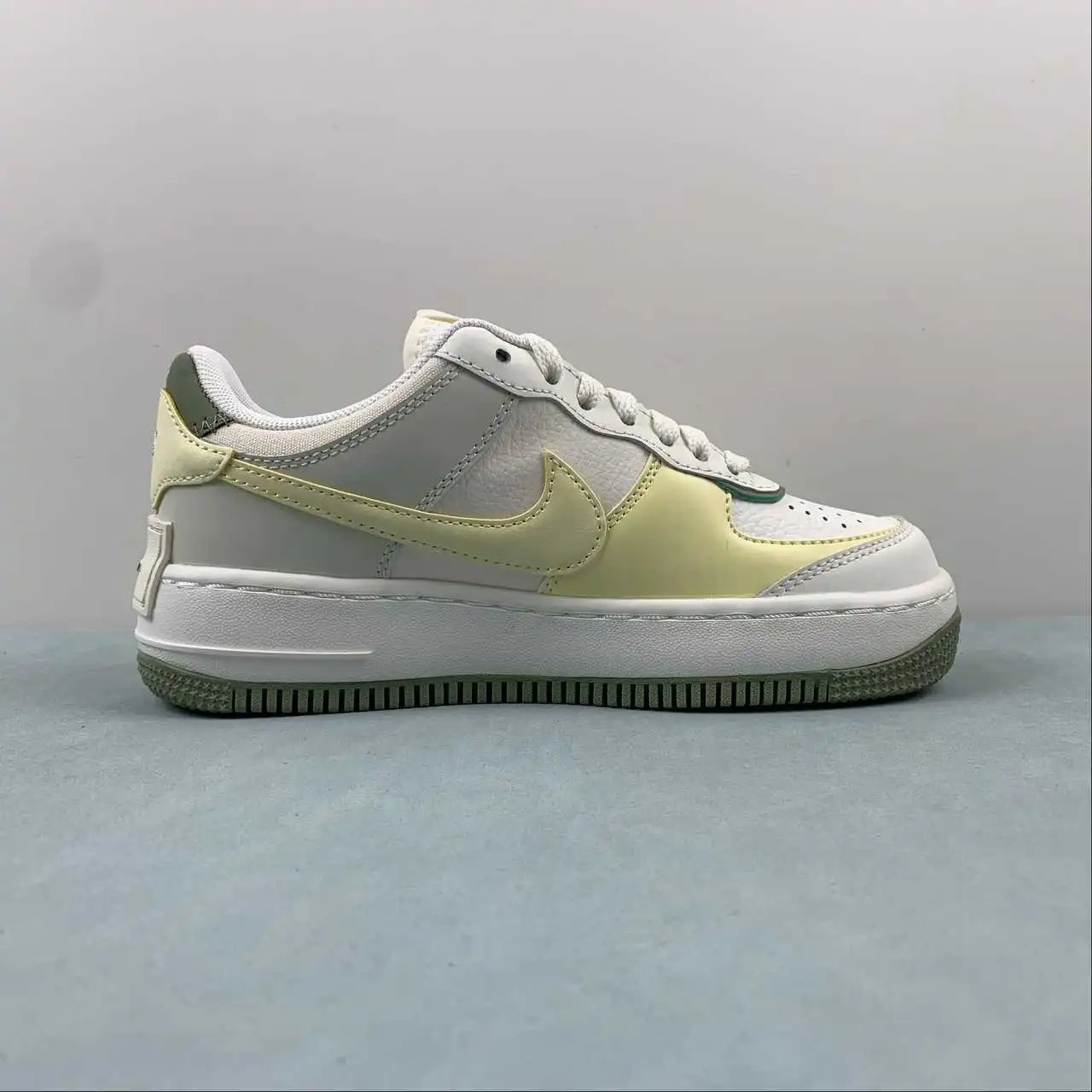 Nike Air Force 1 FN6335-101 thumbnail 4