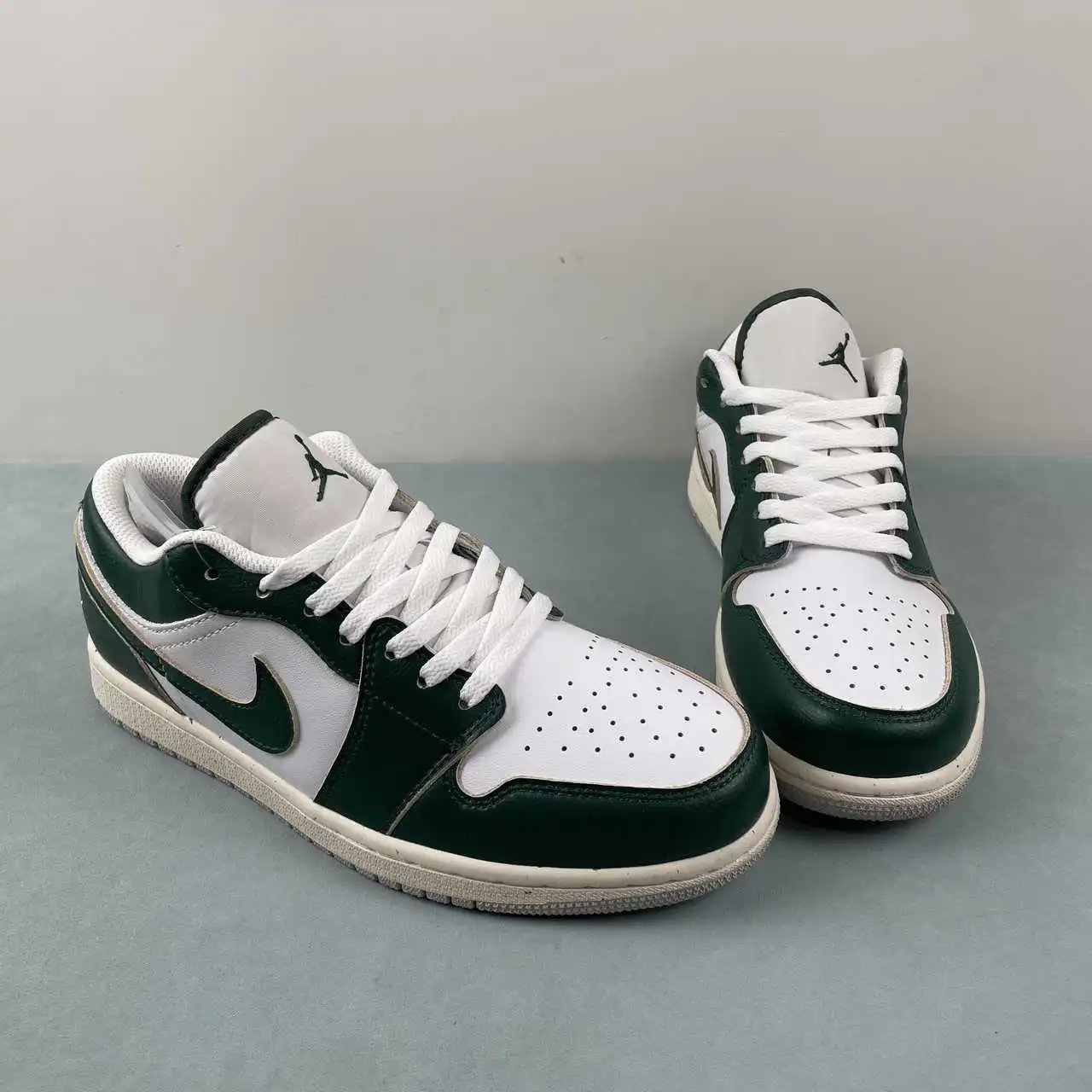 Air Jordan 1 Low FQ7687-300 thumbnail 2