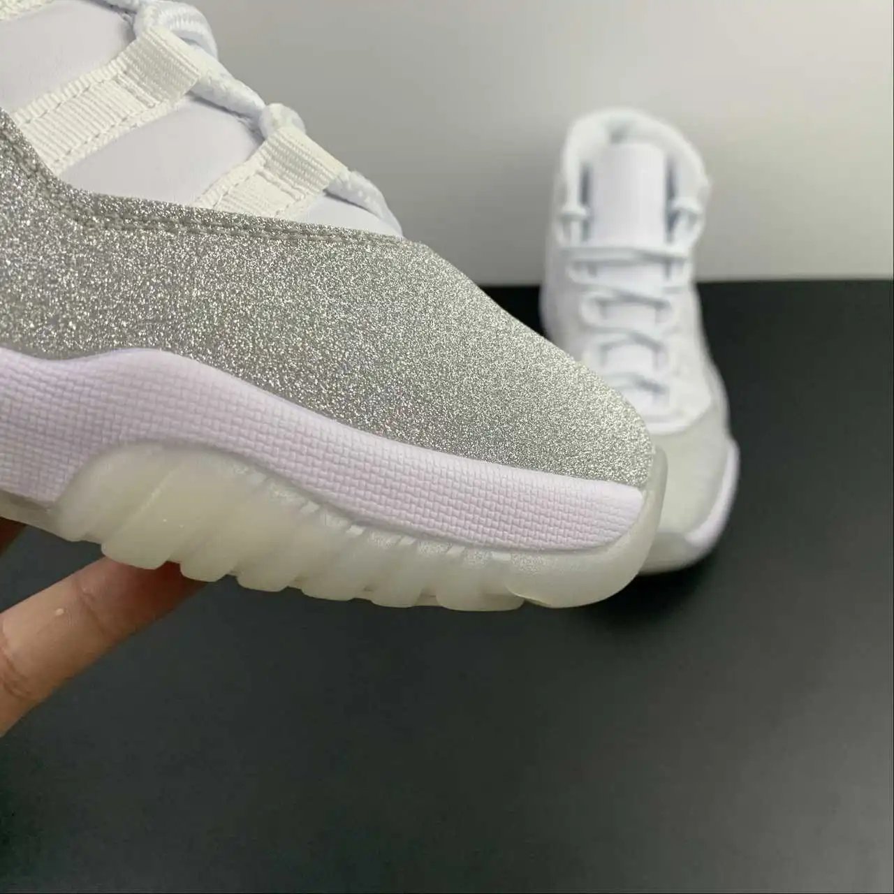Air Jordan 11 AR0715-100 11