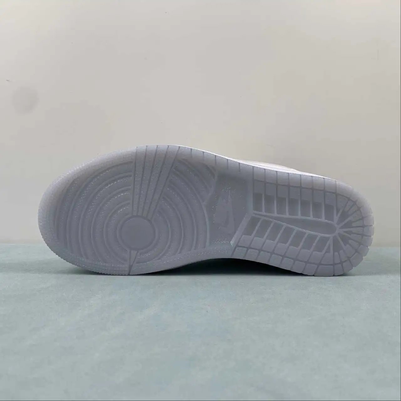 Air Jordan 1 Low FQ9112-100 11