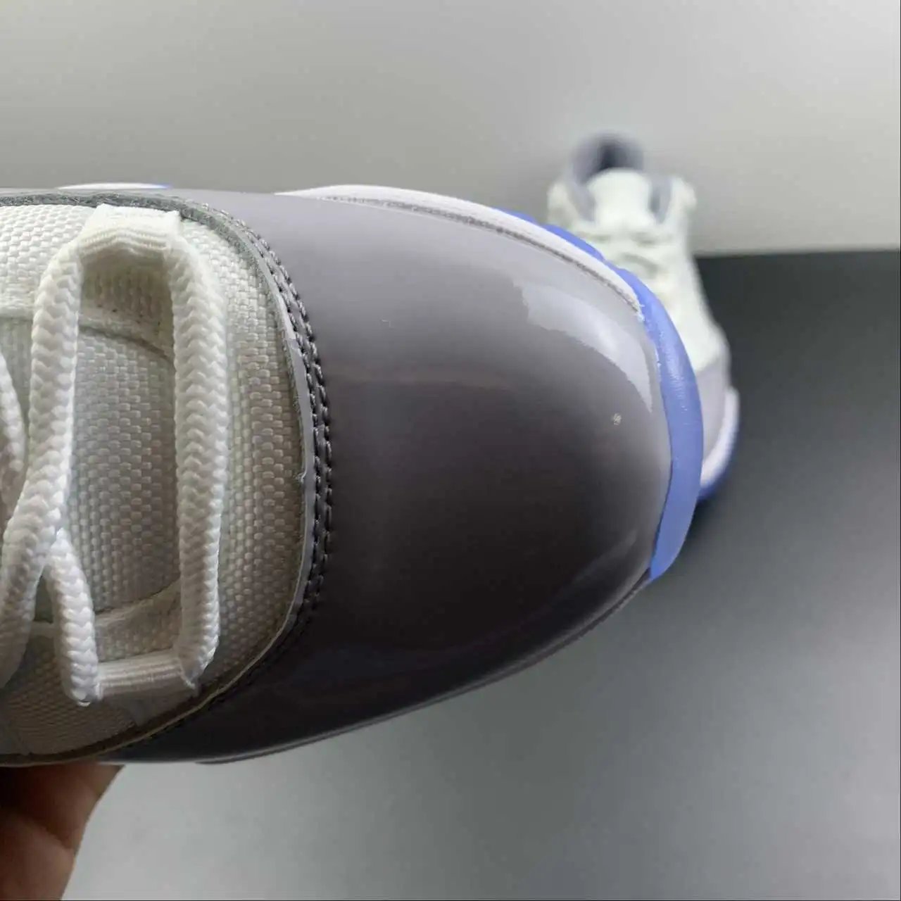 Air Jordan 11 AV2187-140 7