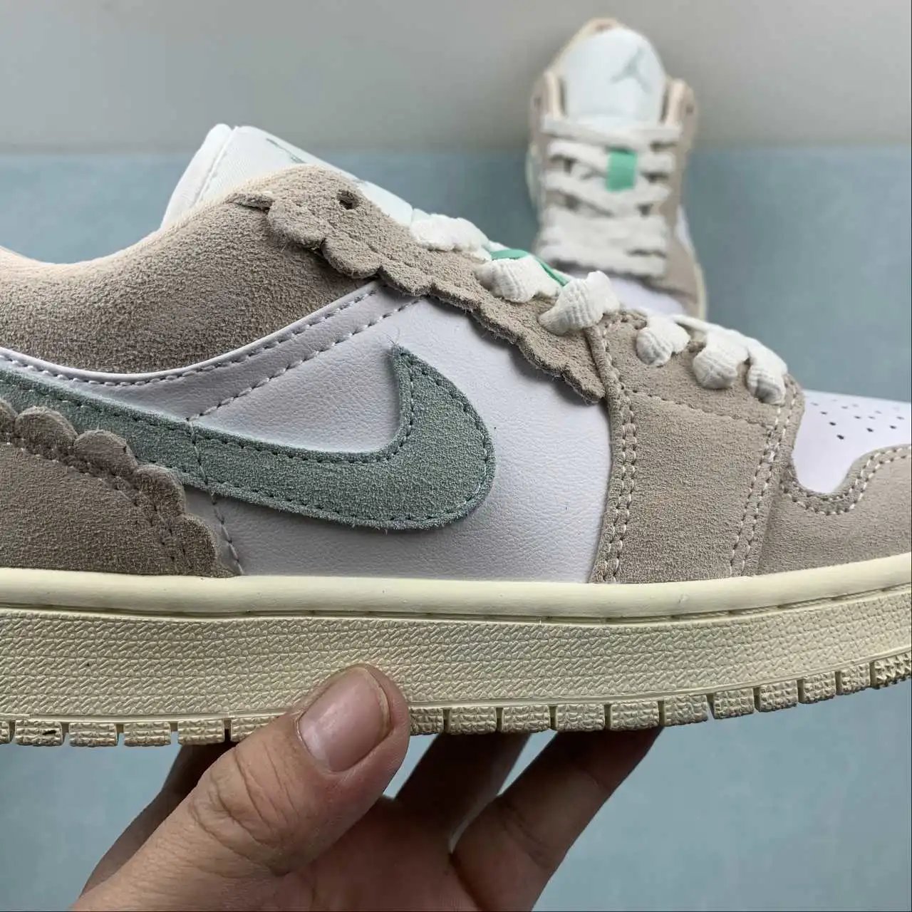 Air Jordan 1 Low DZ5356-800 9