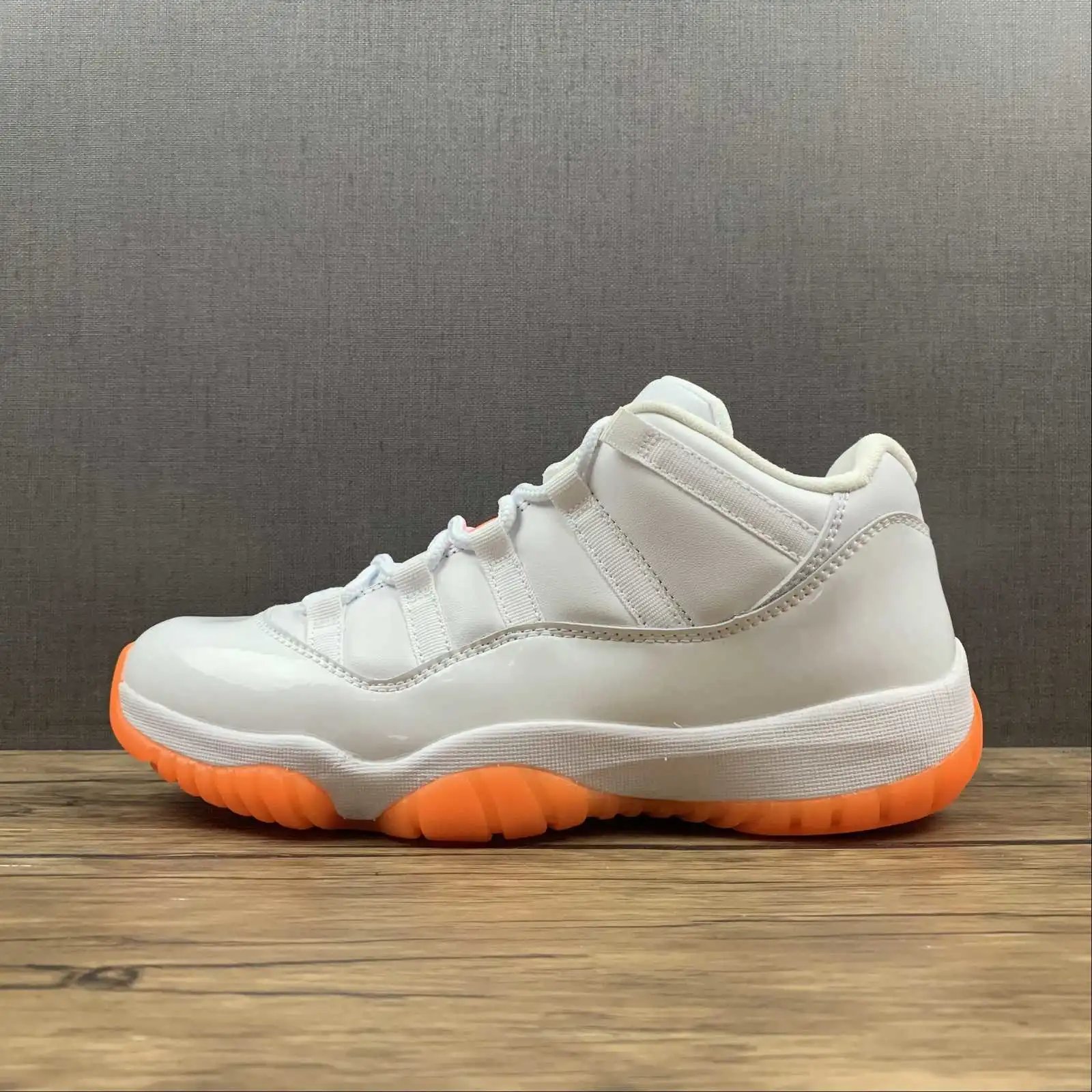 Air Jordan 11 AH7860-139 6
