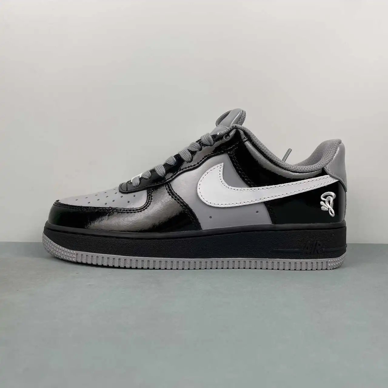Nike Air Force 1 IO9974-010 thumbnail 4