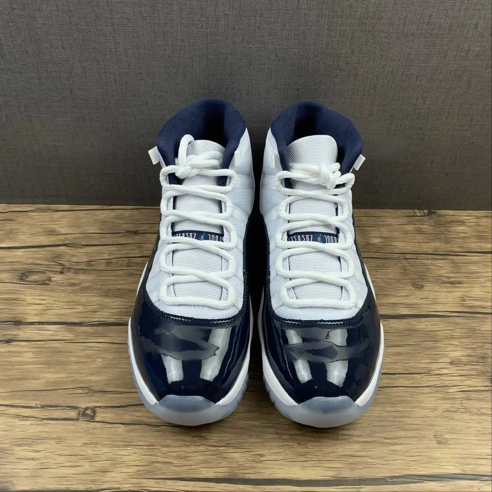 Air Jordan 11 378037-123 thumbnail 3