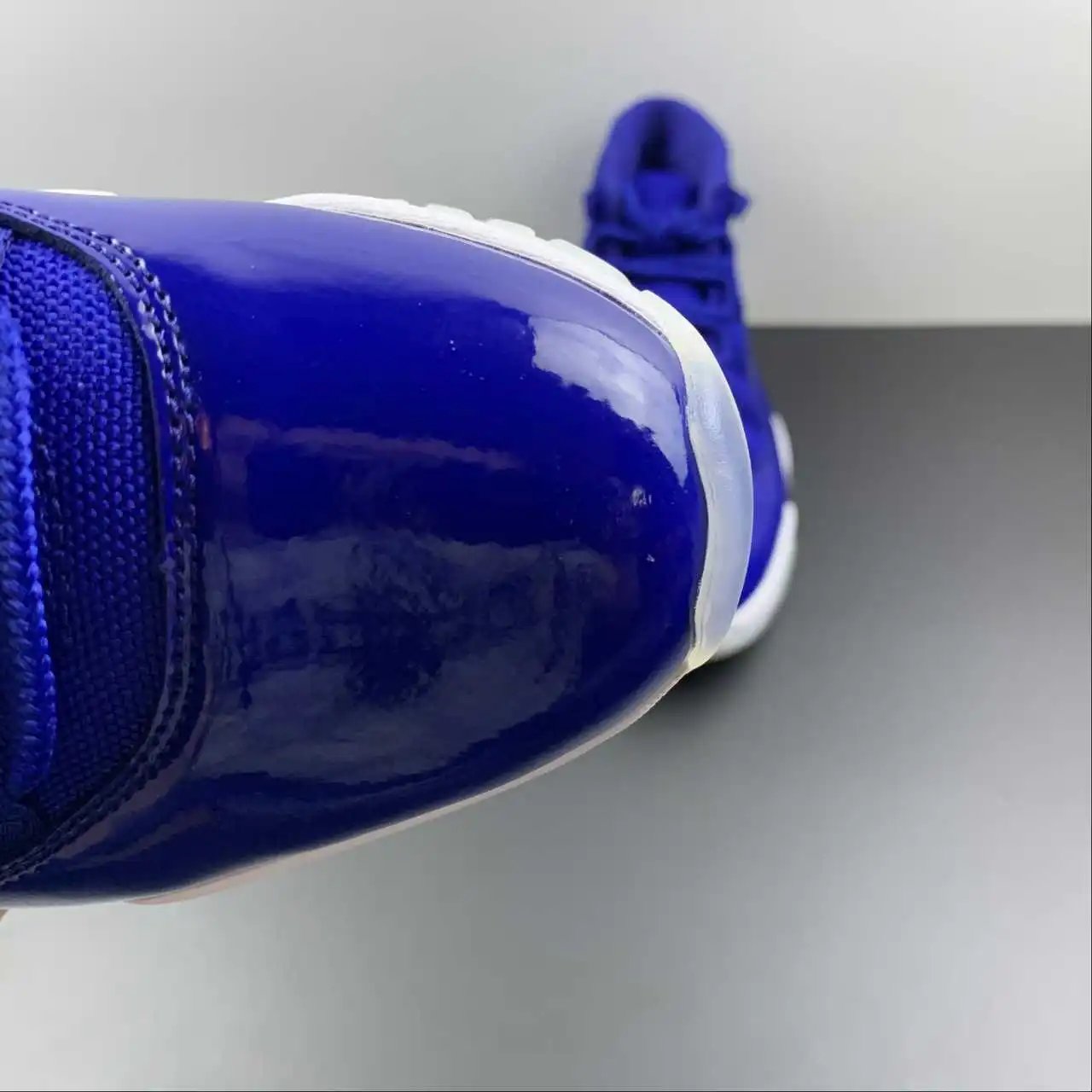 Air Jordan 11 AT7802-115 8