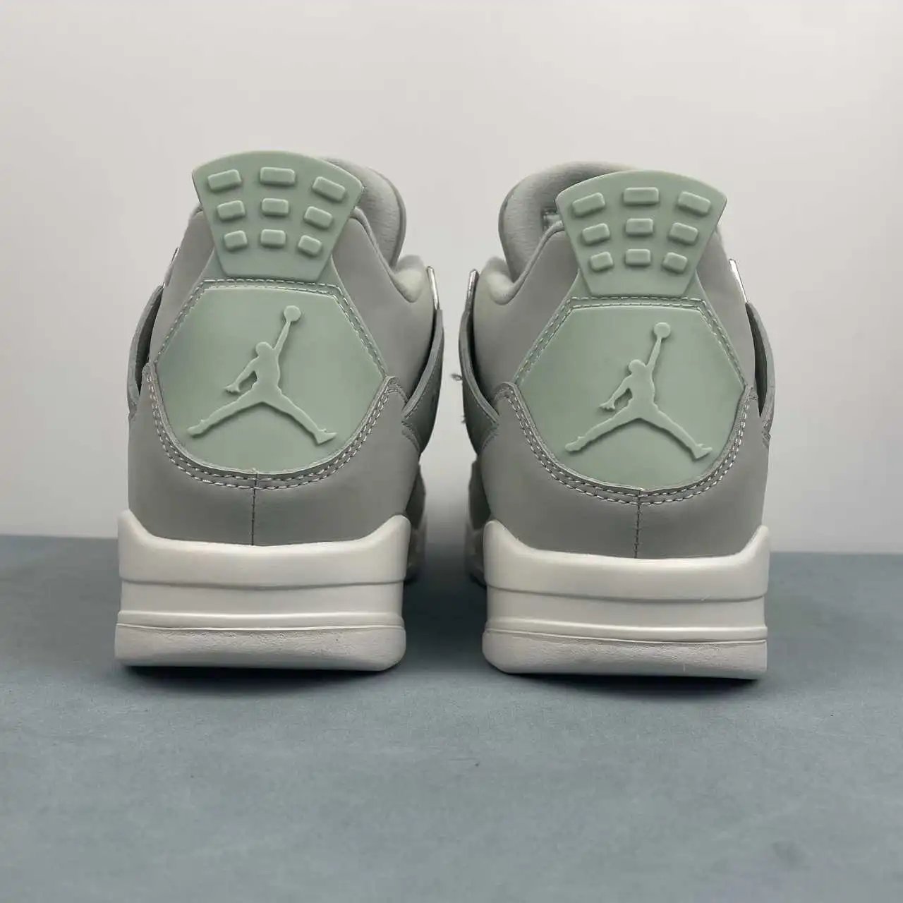 Air Jordan 4 HV0823-003 thumbnail 3