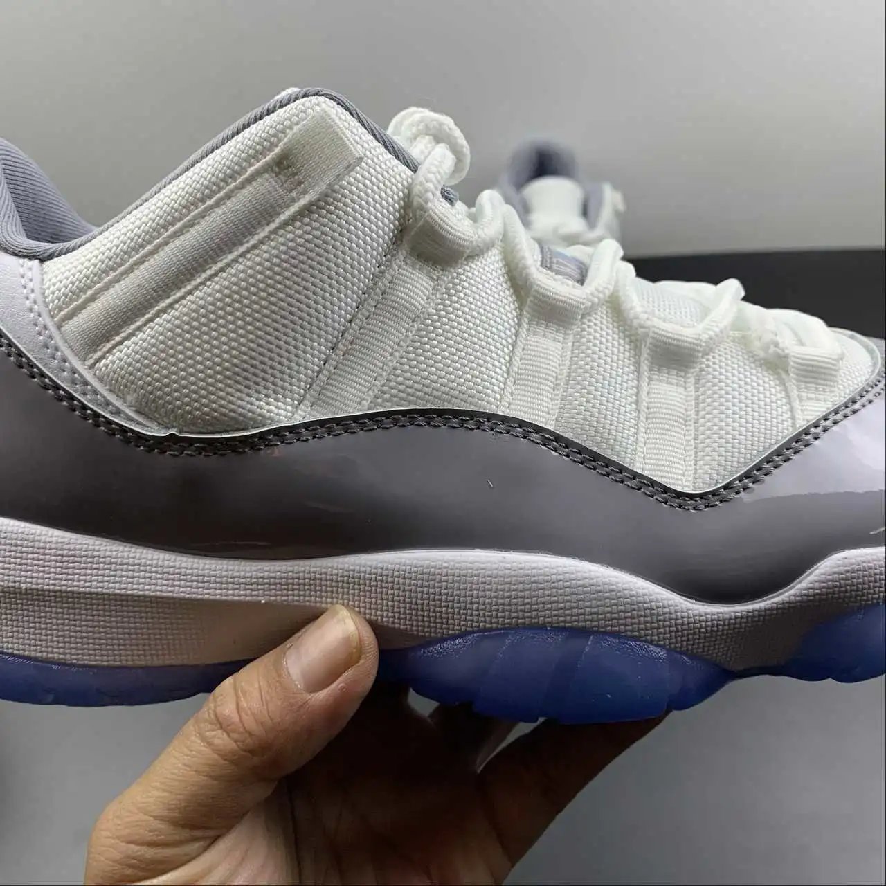 Air Jordan 11 AV2187-140 8