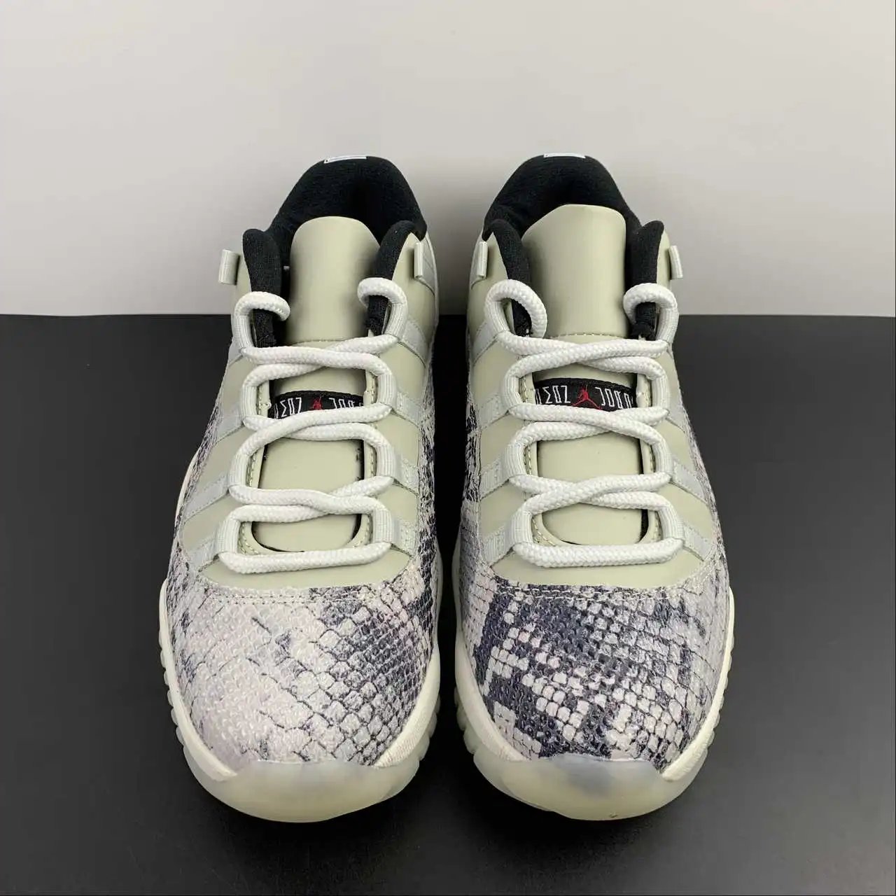 Air Jordan 11 CD6846-002 thumbnail 4