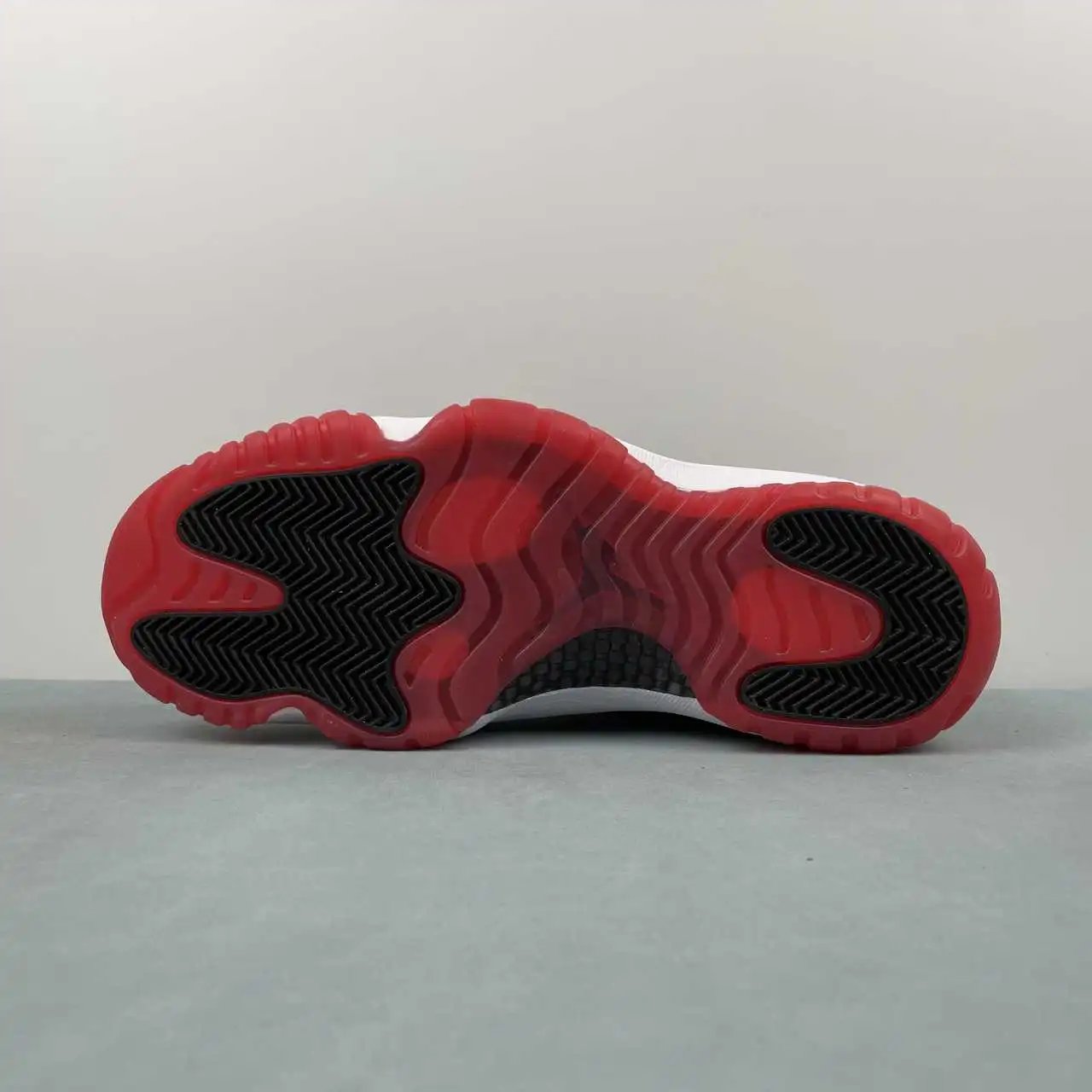 Air Jordan 11 FV5104-006 12